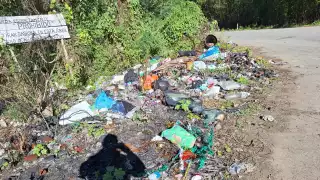 Carretera José María Morelos–Naranjal se convierte en tiradero clandestino de basura