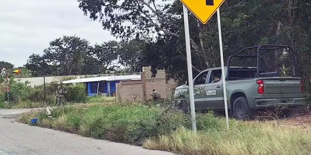 Agentes federales se mantienen  en vigilancia cerca de Holactún.