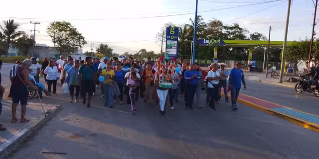 Devoción y tradición: pobladores mantienen vivo el recorrido anual