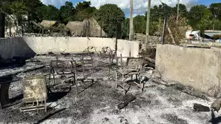 Reunión de padres y directivos d ela escuela incendiada