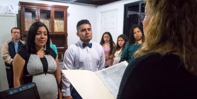 Muchas parejas organizan sus bodas en playas, haciendas o sitios icónicos de la entidad