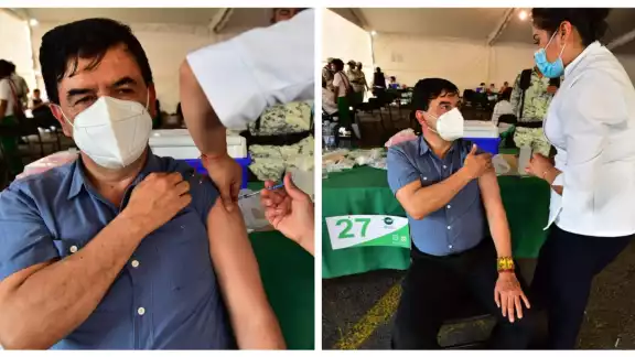 Ramírez Cuevas recibe la dosis de la vacuna Ramírez Cuevas recibe la dosis de la vacuna