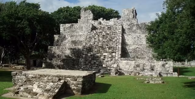 El Meco es una de las zonas arqueológicas por las que pasará el Tren Maya en Quintana Roo