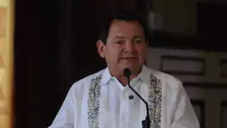 Joaquín Díaz Mena firma convenio para impulsar las ventas de los productos yucatecos  