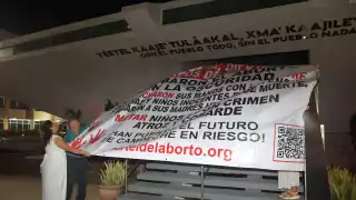 Grupo provida protesta en el Congreso de Campeche por la despenalización del aborto