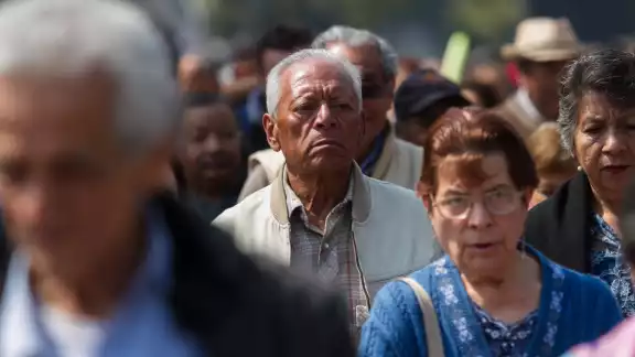 Los beneficiarios del programa hacen filas para cobrar su pensión de Bienestar Los beneficiarios del programa hacen filas para cobrar su pensión de Bienestar