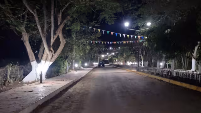 Luego de que se informara de la sustracción del alumbrado en la avenida principal, los habitantes se quejan a través de las redes sociales que cada vez aumenta la delincuencia