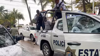 Detienen a hombre en estado inconveniente afuera de banco en Malibrán en Ciudad del Carmen