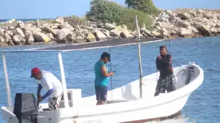 “Es un día de fiesta para los pescadores": Buzos se encomiendan a Dios y zarpan para la captura de langosta en Yucatán
