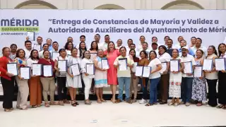 Comisarios electos de Mérida reciben sus constancias del Ayuntamiento
