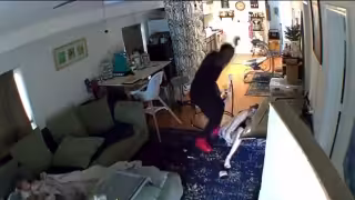 En el video se aprecia la agresión del deportista contra su pareja