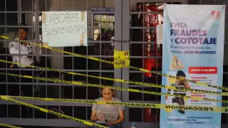 Derechohabientes del Infonavit toman las instalaciones en Mérida; exigen la entrega de sus casas