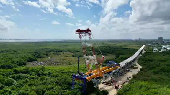 El Primer Mandatario supervisó la estructura que tendrá una distancia de 8.8 kilómetros de largo y dos entronques, de tránsito libre.