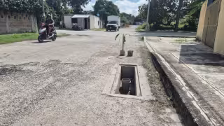 Se roban rejilla de alcantarilla y dejan peligrosa trampa en Champotón