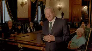 AMLO apareció junto a 11 adultos mayores en su primer promo sobre su Cuarto Informe de Gobierno, grabado en Palacio Nacional