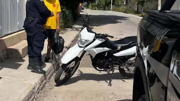 Manejar con exceso de velocidad y el mofle roto delató al menor Manejar con exceso de velocidad y el mofle roto delató al menor