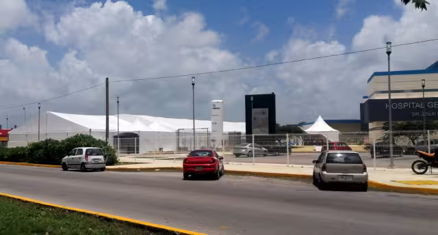 El Hospital General de Cancún es una de las sedes de vacunación contra el COVID en el destino turístico