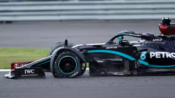Así quedó el monoplaza de Hamilton tras la carrera (Reuters)