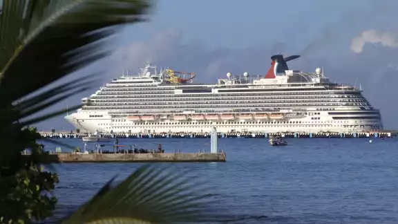 Durante la mañana de este sábado llego el noveno crucero de la semana en Cozumel, el Carnival Breeze