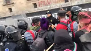 Un colectivo feminista se presentó a las afueras de Palacio Nacional