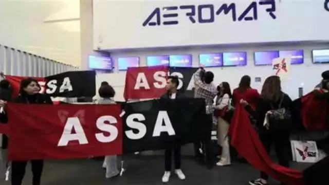 Empleados de Aeromar en huelga