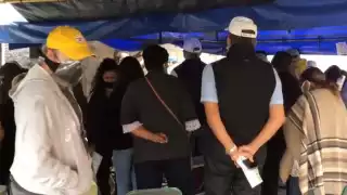 Mujeres de la tercera edad denunciaron su molestia por la falta de organización en la aplicación de la dosis