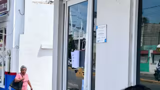 Hombre en situación de calle causa destrozos en avenida de Campeche