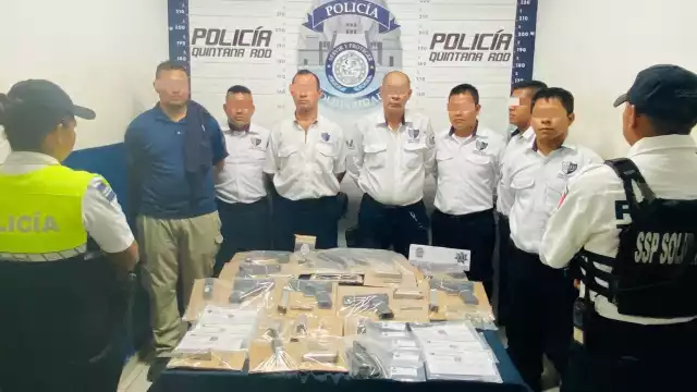 Al mismo tiempo se atendió otro reporte donde se aseguró una mochila con un arma de fuego y droga