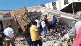 Los mismos feligreces ayudaron a rescatar a las personas atrapadas