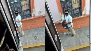 El hombre prefirió bajar del camión después de ser presionado por la joven y otros pasajeros
