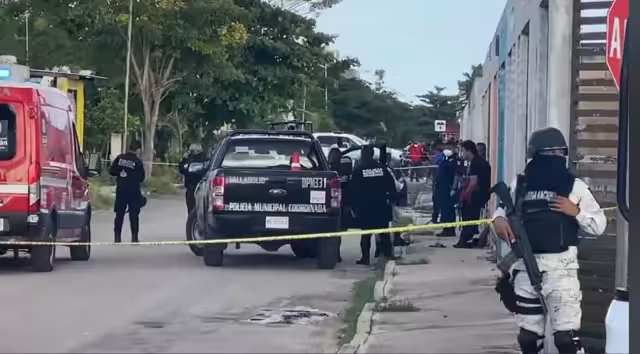 Elementos de seguridad acordonaron la zona para que peritos puedan recabar evidencias