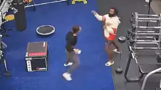 Mujer se defiende de atacante en Florida: VIDEO