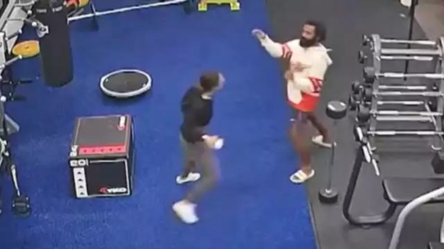 Mujer se defiende de atacante en Florida: VIDEO