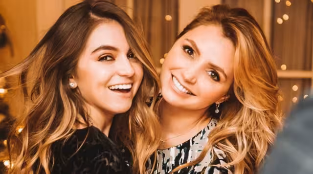 Luego de 15 años desaparecida de Televisa, la querida actriz Angélica Rivera fue captada en un restaurante en Miami