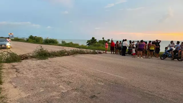 Vecinos de San Isidro, Santa Clara, Tizimín y Frutales llevan más de 24 horas sin electricidad