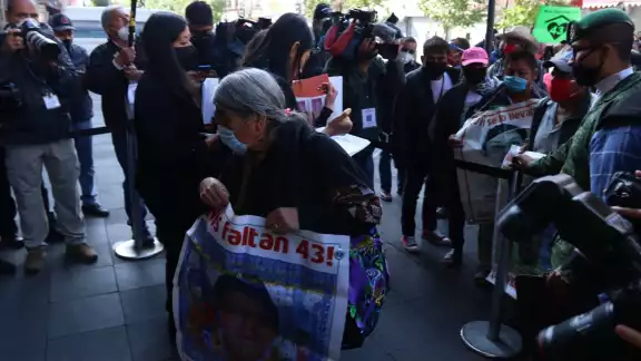 Los padres buscan respuestas