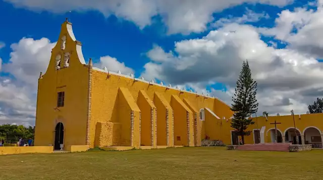 Inauguran con corte de listón la imagen renovada del convento franciscano de San Pedro Apóstol