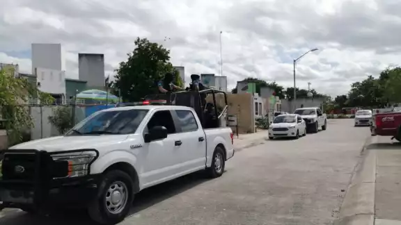 Los narcomenudistas fueron ubicados en una vivienda del fraccionamiento Ciudad Natura de Cancún, tras un operativo Los narcomenudistas fueron ubicados en una vivienda del fraccionamiento Ciudad Natura de Cancún, tras un operativo