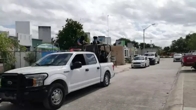 Los narcomenudistas fueron ubicados en una vivienda del fraccionamiento Ciudad Natura de Cancún, tras un operativo