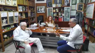 Como una charla entre grandes amigos de siempre, se dio el encuentro entre el político y don Mario Renato Menéndez y Alicia Menéndez
