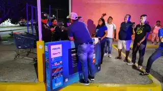Caos en Walmart Ciudad del Carmen por televisores a 547 pesos: clientes exigen que respeten promoción