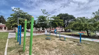Parque infantil en penumbras por robo de cableado