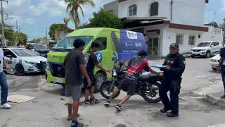 Motociclista resulta lesionado tras ser atropellado en la colonia Polvorín