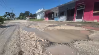 Vecinos de la colonia La Cruz pidieron rehabilitar la calle Isabel la Católica.
