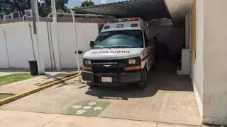 Hombre en José María Morelos se estampó al intentar manejar ebrio.