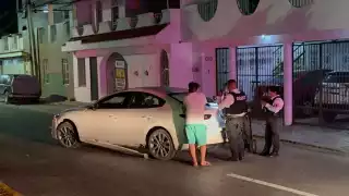 Menor destruye el auto de su papá