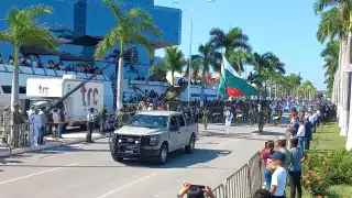 El desfile se realiza en el Malecón de Campeche