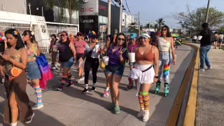 Miles de personas de la comunidad LGBTQ+ marcha en Tulum, Quintana Roo