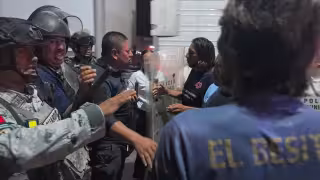 Antimotines y Guardia Nacional intervinieron para liberar vialidades.