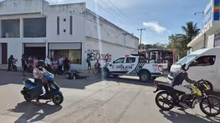 Motociclistas ebrios chocan contra Chevrolet Aveo